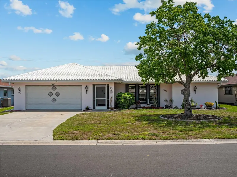 1619 E Cypress Point Dr, FL