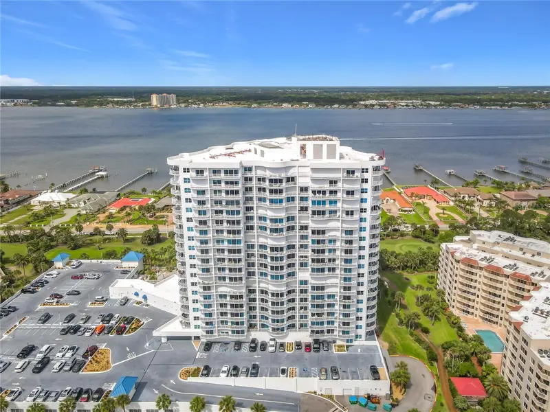 2 Oceans West Blvd #300, FL