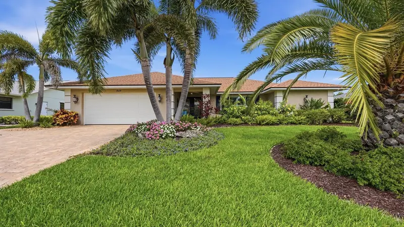 1929 Pebble Beach Ct, FL