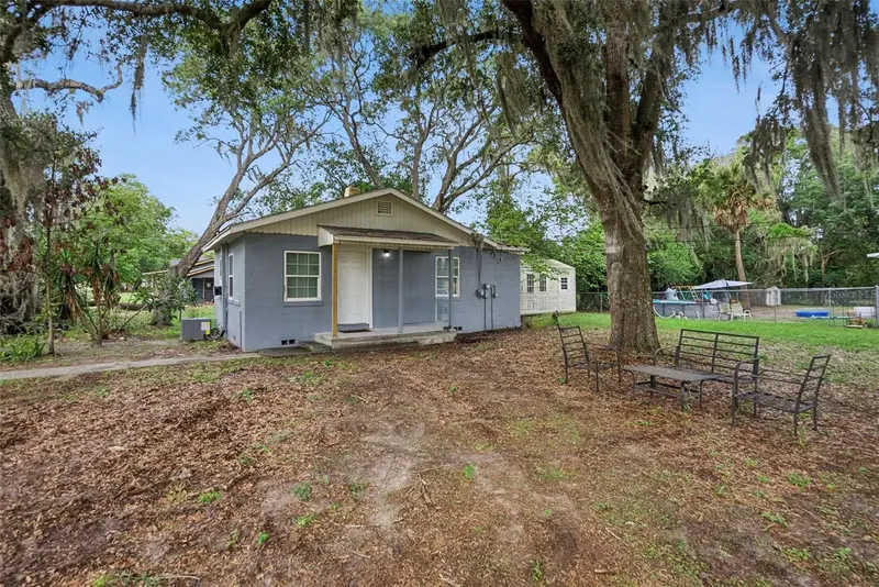 335 E Walts Ave, FL