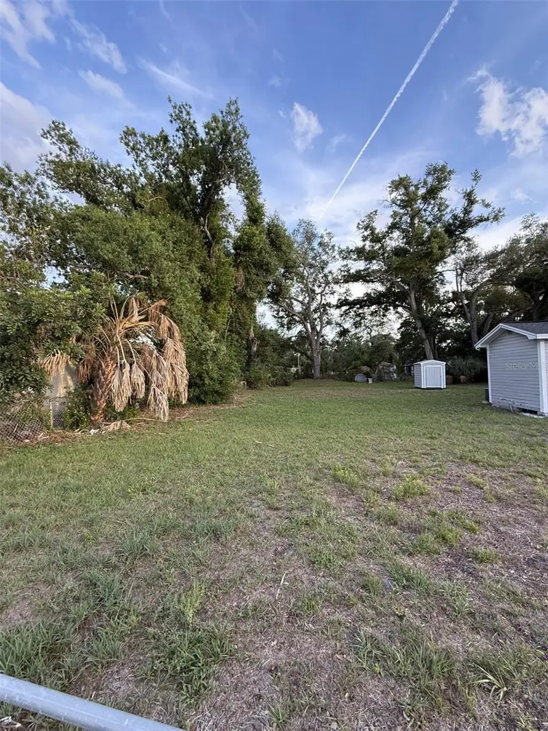 1605 E 33rd Ave, FL