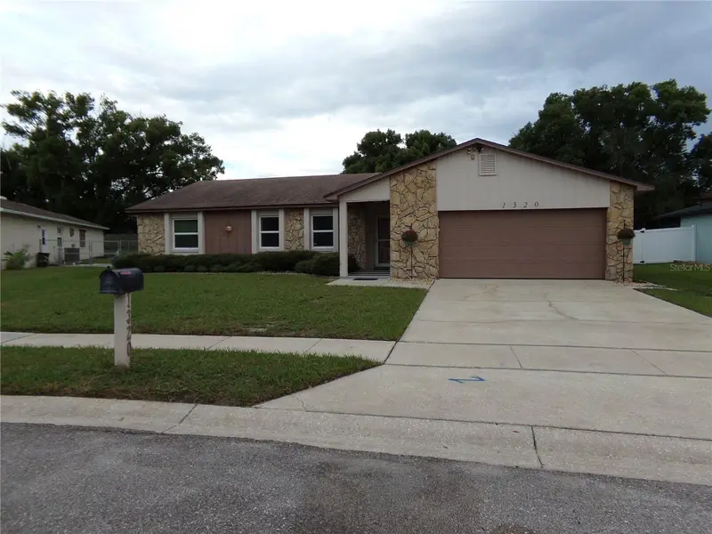 1320 Gladiolas Dr, FL