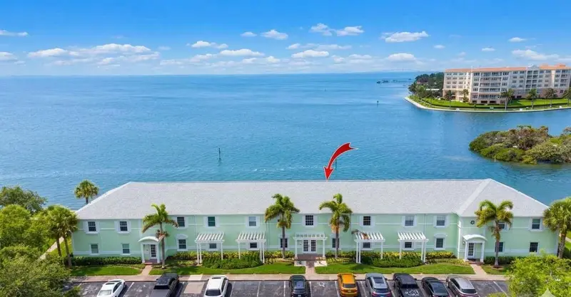 5282 Beach Dr Se #Apt D, FL