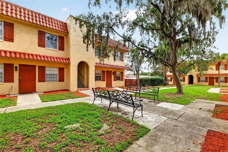 1112 W Main St #E7, FL