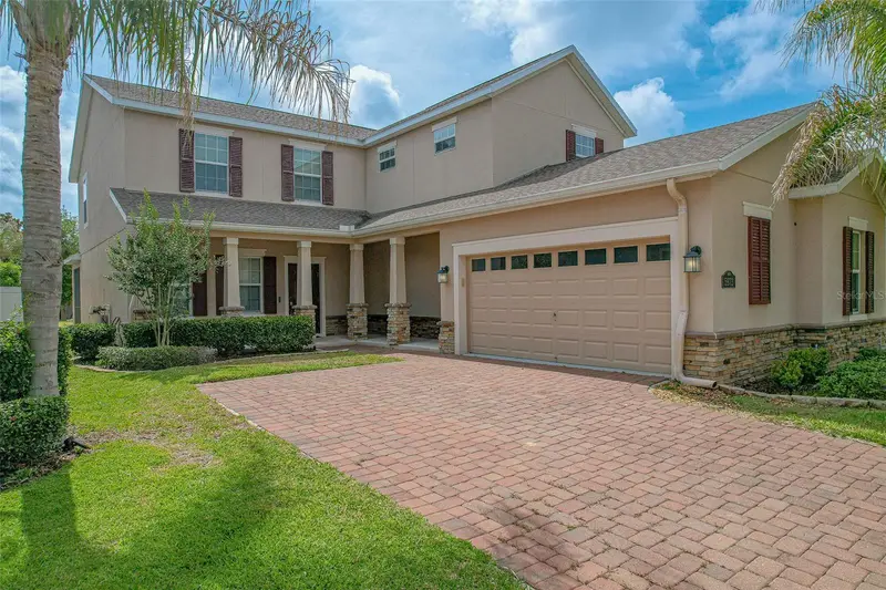 Signature Lakes listing