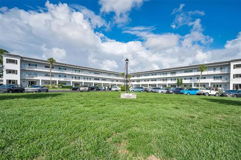 2001 World Parkway Blvd #39, FL