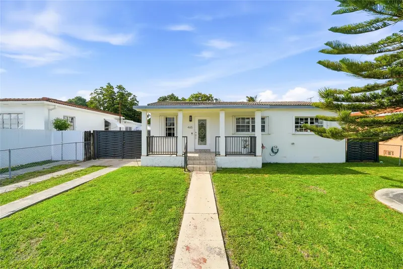 465 E 38th St, FL