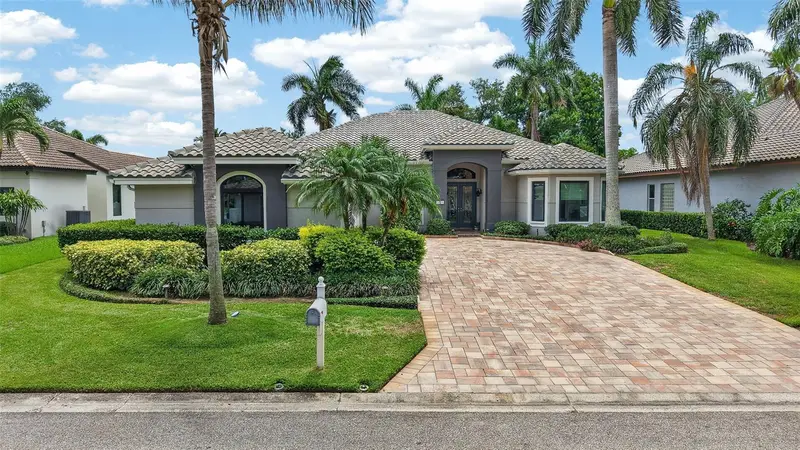 820 Sand Pine Dr Ne, FL