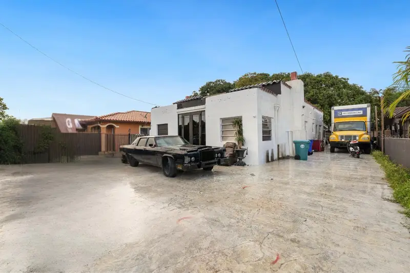 1829 5th, FL