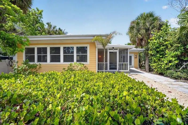 317 N Bay Blvd, FL