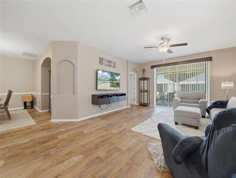6936 Surrey Oak Dr, FL