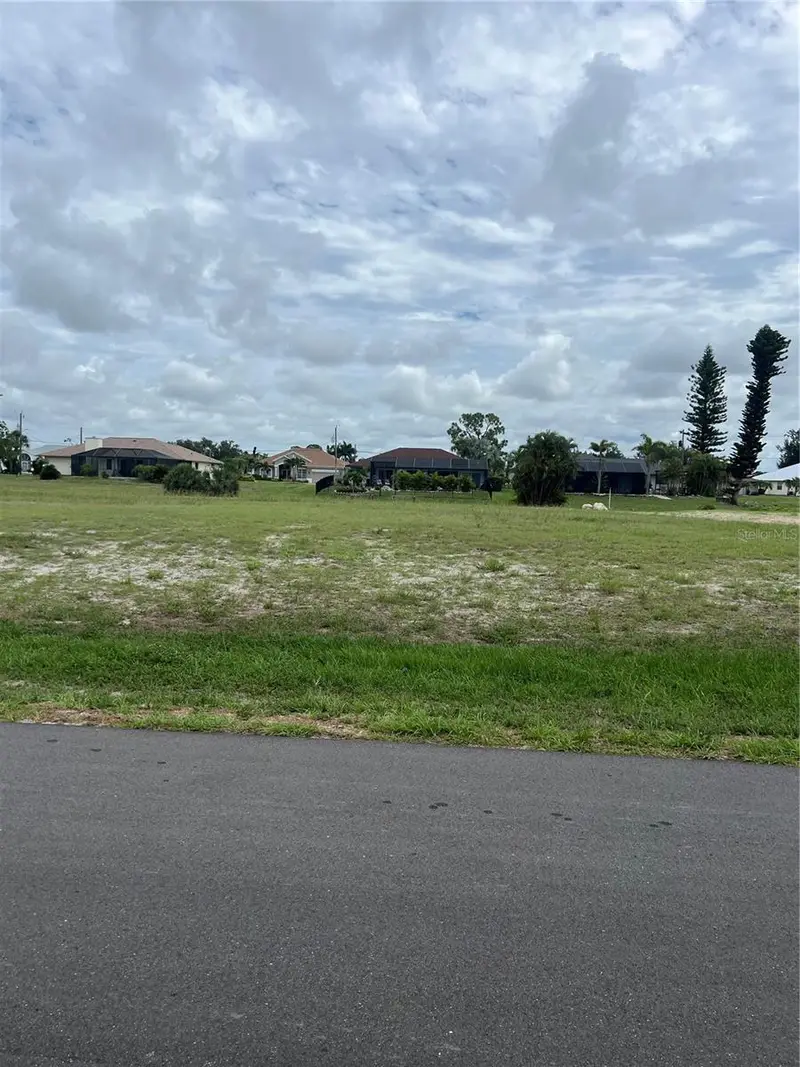 120 Mark Twain Ln, FL