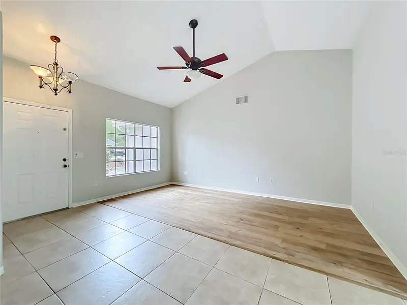 925 Old Mail Ln, FL