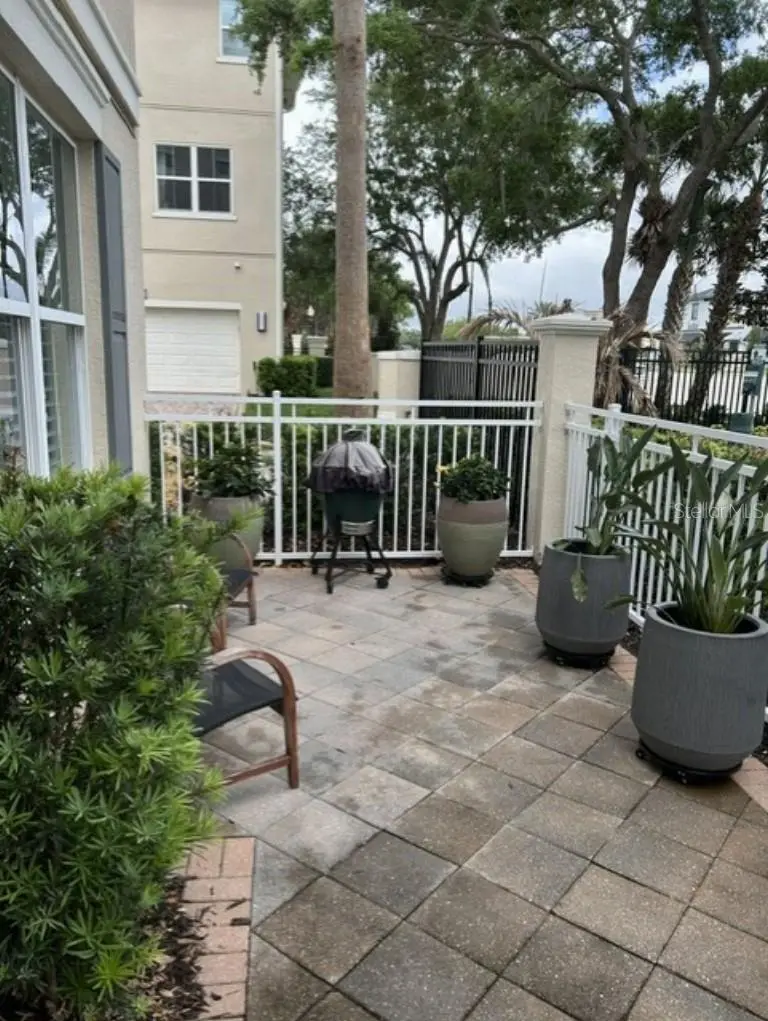 641 Hangnest Ln, FL