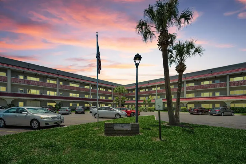 2072 Australia Way W #32, FL