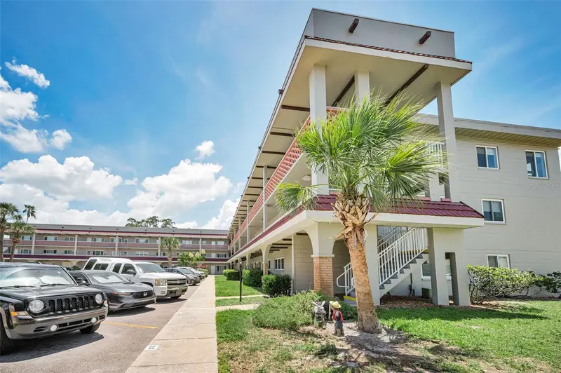 2072 Australia Way W #32, FL