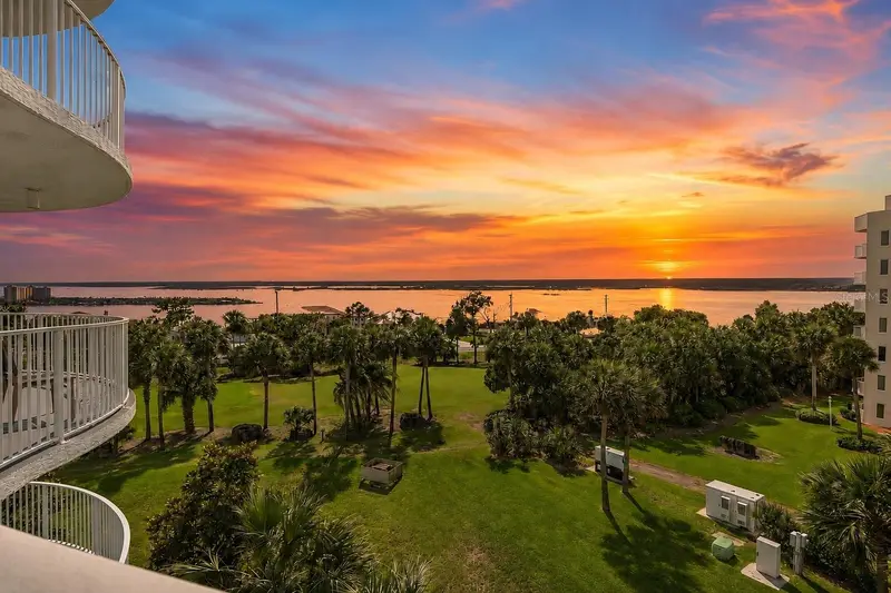 2 Oceans West Blvd #405, FL