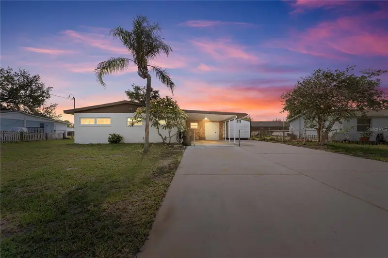 6221 Florida Cir E, FL