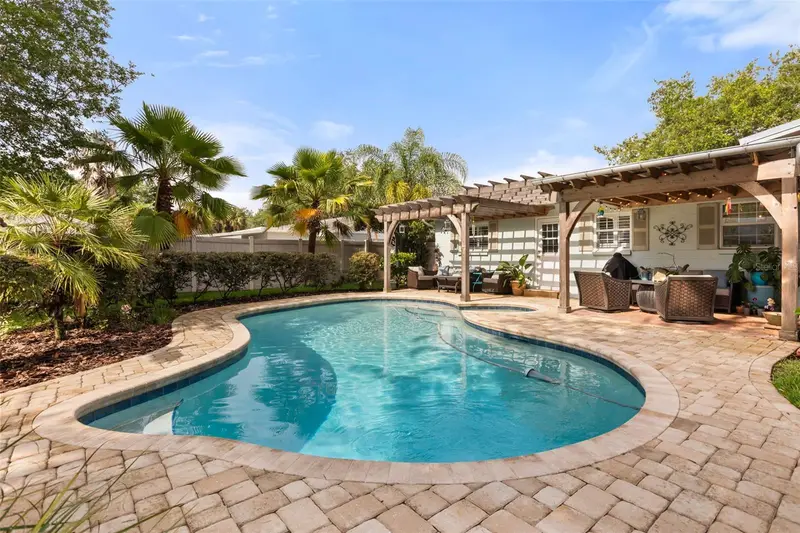 508 Dunraven Dr, FL