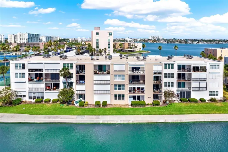 7625 Sun Island Dr S #304, FL
