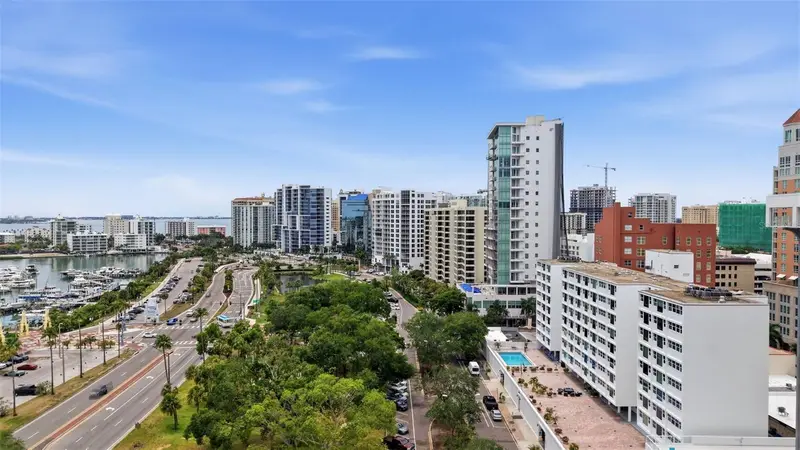 33 S Gulfstream Ave #404, FL