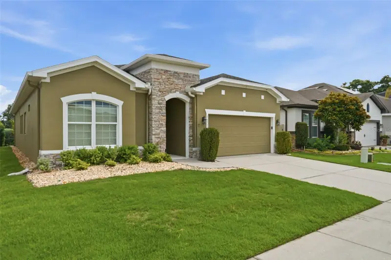 16716 Abbey Hill Ct, FL