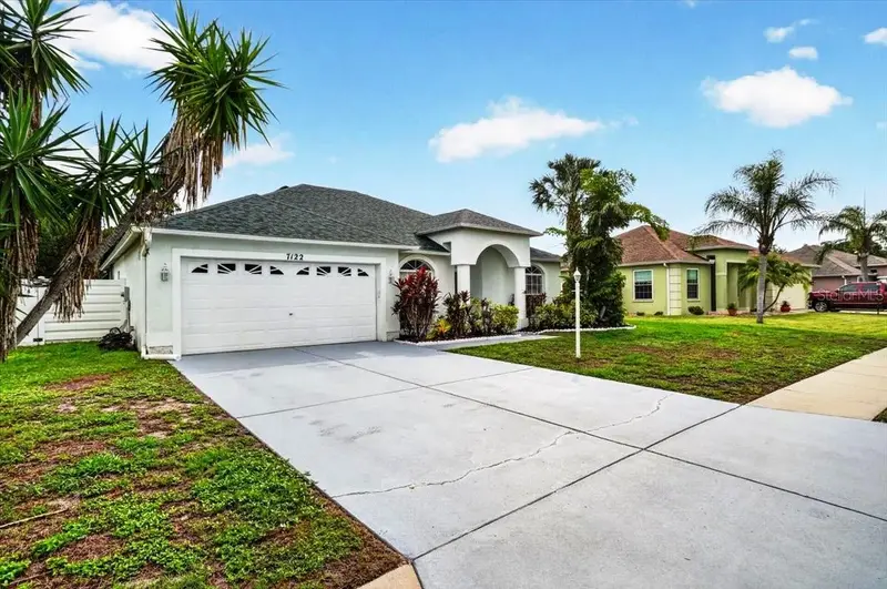7122 87th Ln E, FL