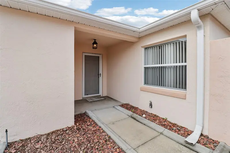 914 Mendoza Blvd, FL