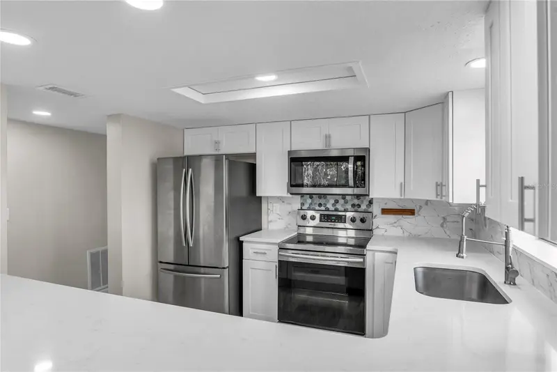 189 Oak Ln, FL