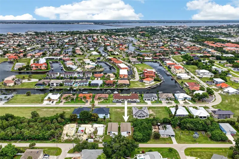 1018 S Marlin Dr, FL