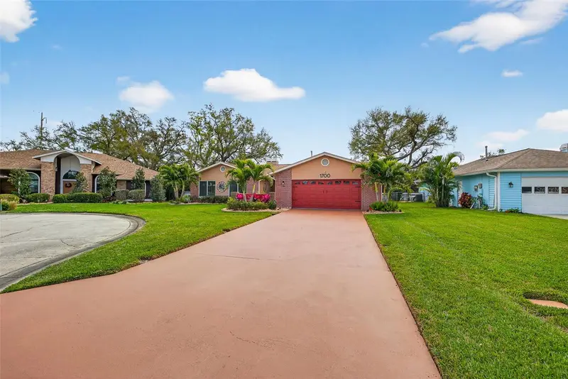 1700 Glen Lakes Blvd N, FL