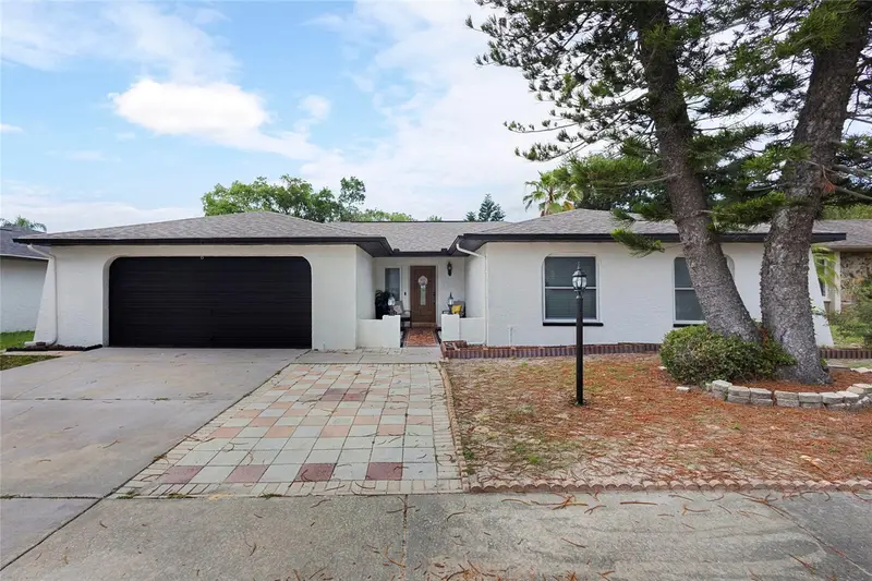 10951 Peppertree Ln, FL