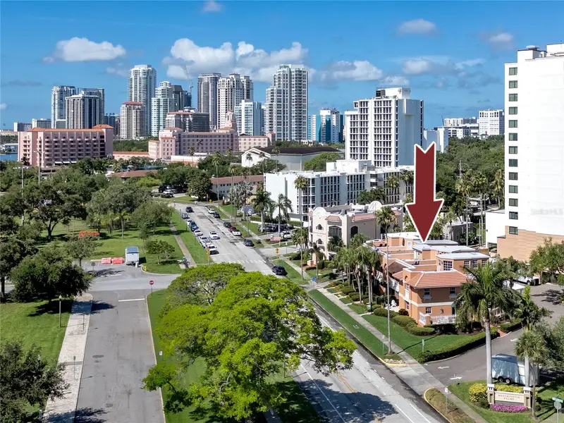 920 North Shore Dr Ne, FL
