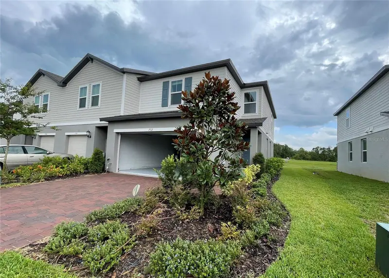 732 Legacy Dr, FL