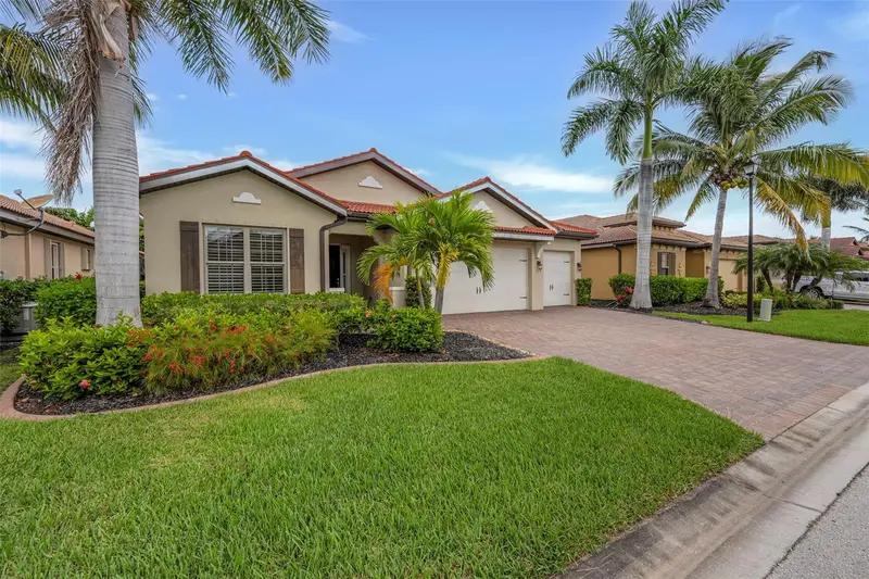 8720 Westwood Oaks Pl, FL