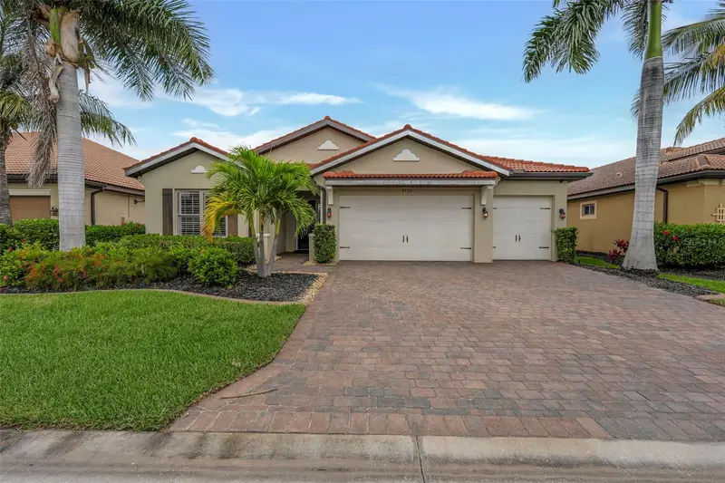 8720 Westwood Oaks Pl, FL