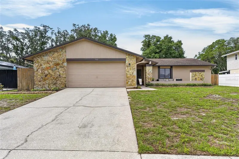 703 Isleton Dr, FL