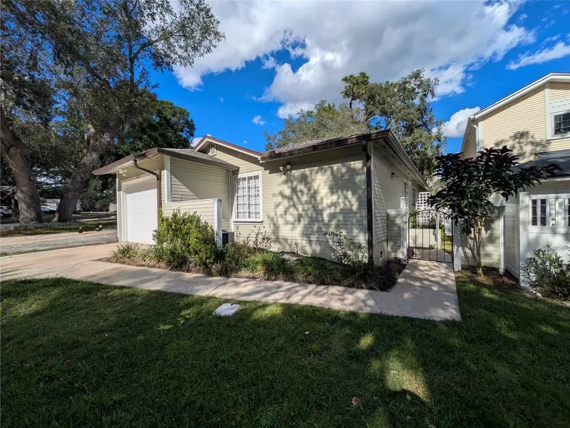 506 Harvard Pl, FL