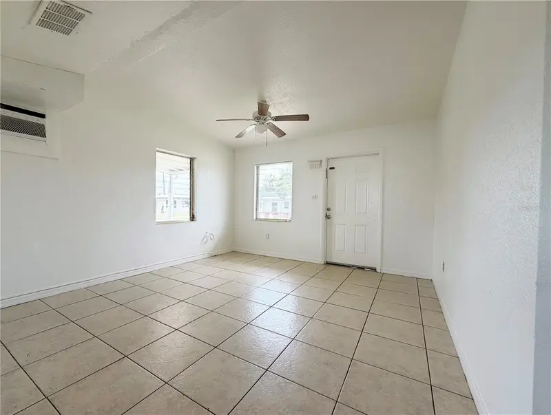 208 Martin Dr Ne, FL