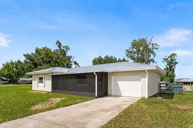 566 Silver Course Radl, FL