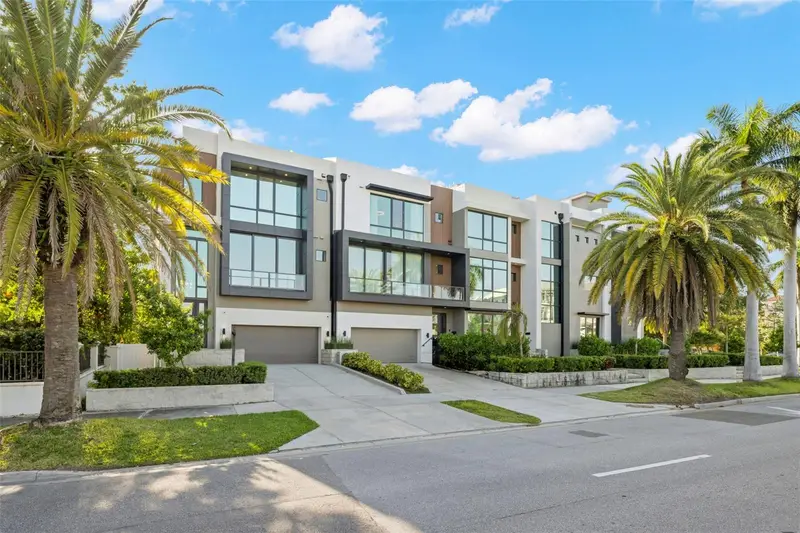 98 W Davis Blvd, FL