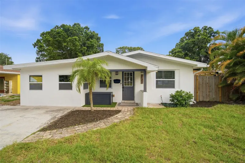 1120 52nd Ave N, FL