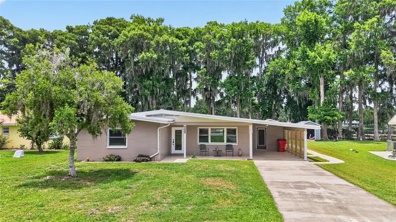 7588 S Crescent Loop, FL