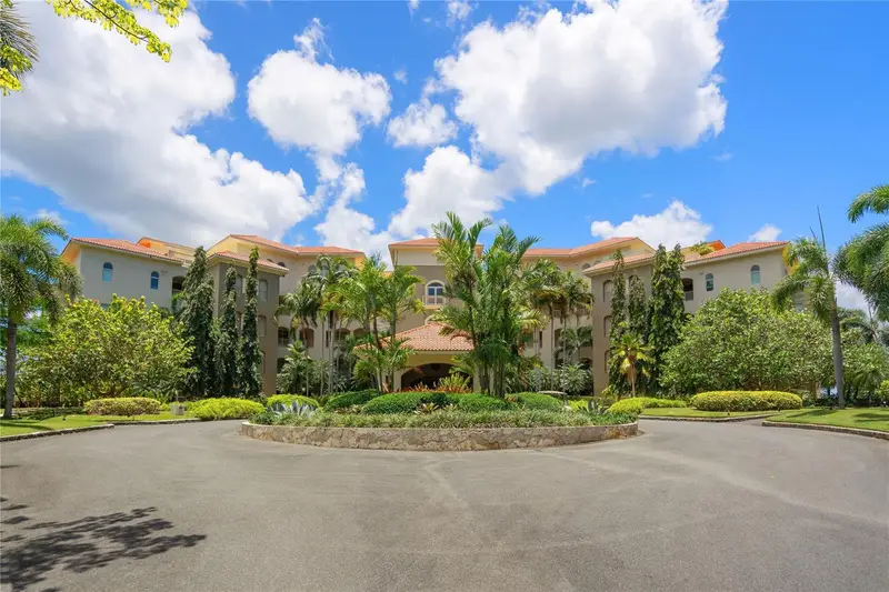 500 Plantation Village Drive #Ph 2-403, PR