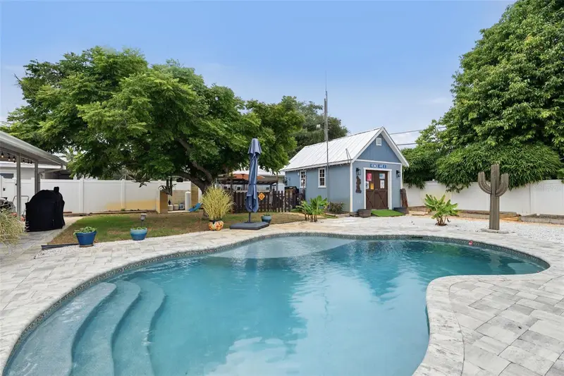 242 Piazza Di Luna, FL