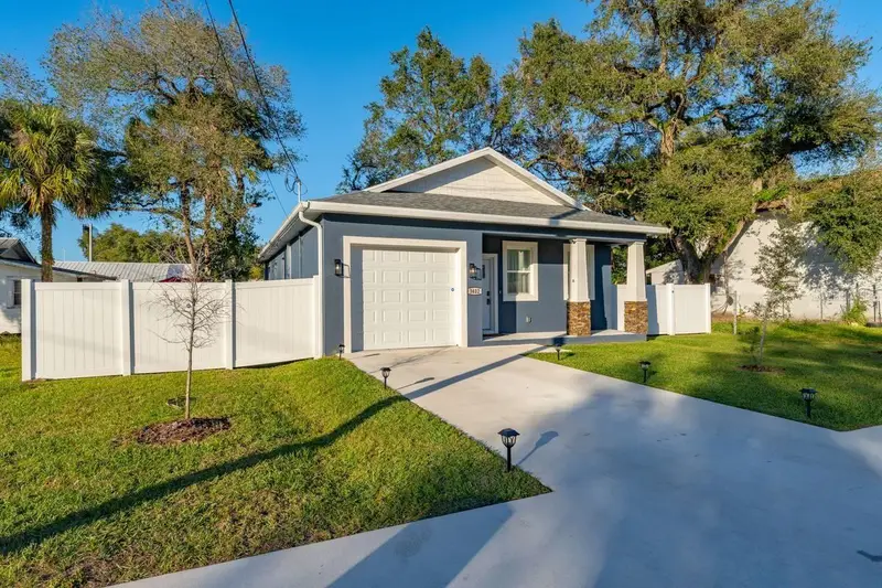 3402 E 10th Ave, FL