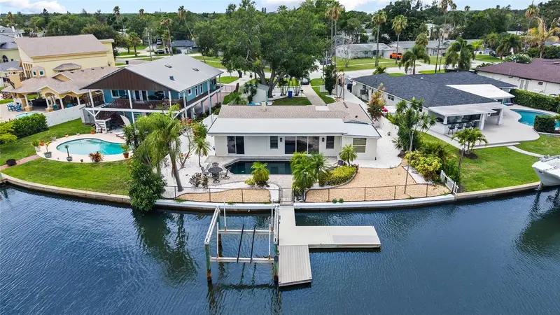 5541 Bayou Grande Blvd Ne, FL