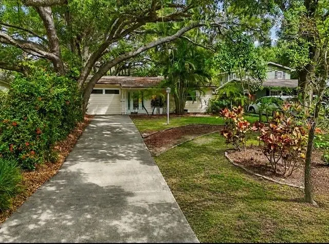 930 Montrose Blvd N, FL