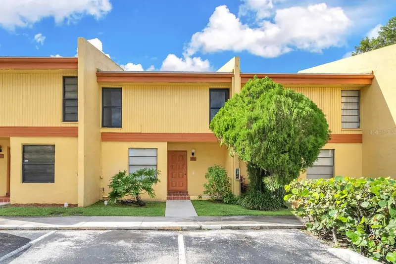 1610 Nw 93rd Ave #303, FL