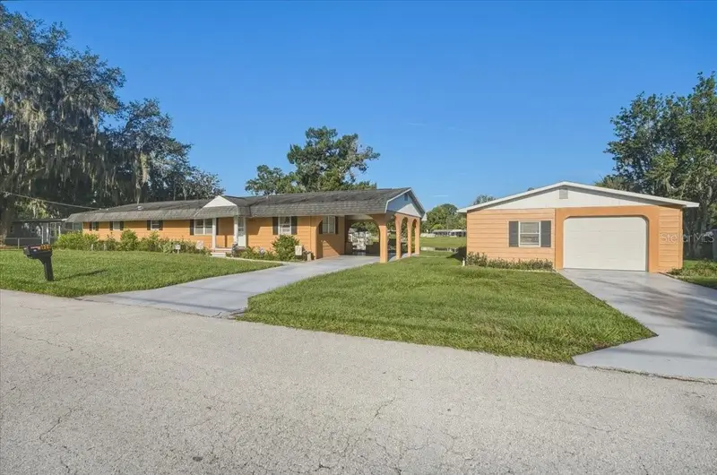 928 S Shad Ter, FL